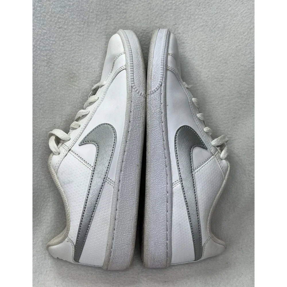 Nike Court Royale Women's Size 8 White/Metallic Silver‎ Sneakers 749867-100